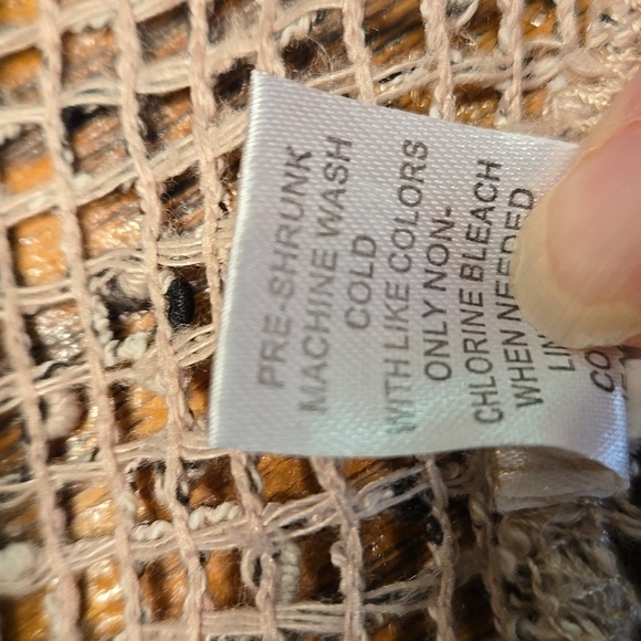 LU LU B 3/4 LENGTH SLEEVES PULLOVER TOP - Picture 8 of 8